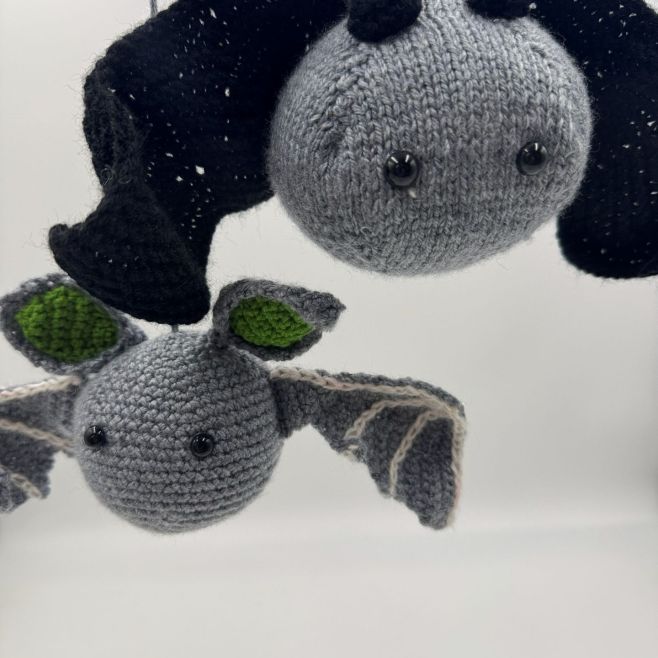 Háčkovaný a pletený netopýr #crochet, #knitting, #háčkování, #pletení, #bat, #netopýr, #halloween
