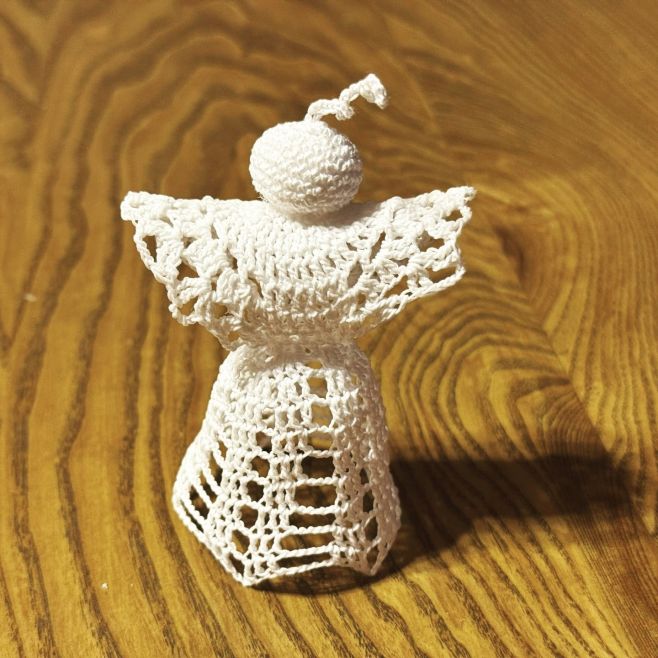 Háčkovaný andílek - další kus do sbírky... #angel #crochet #háčkování #christmasdecorating